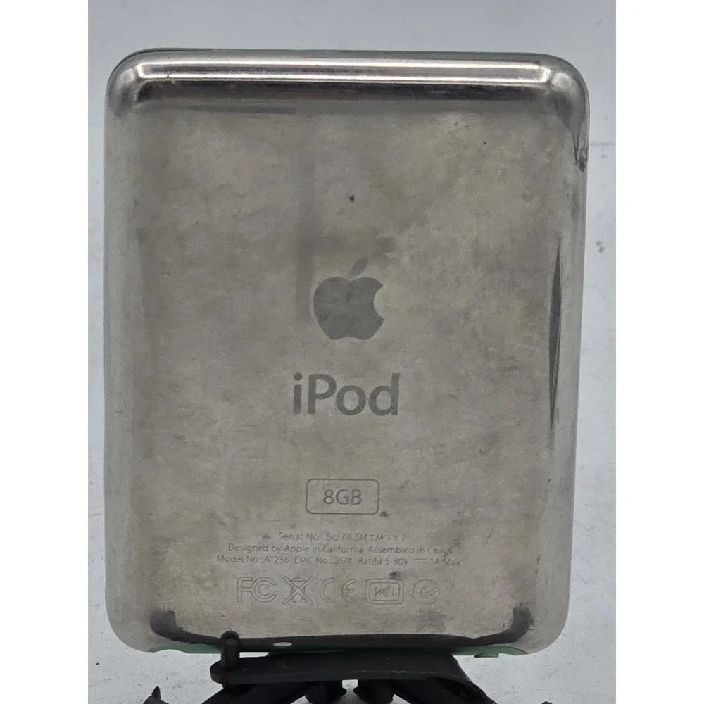 2 Apple iPod nano 8GB - 3rd Generation‎ - Green & Red A1236 For Parts! SEE PICS!